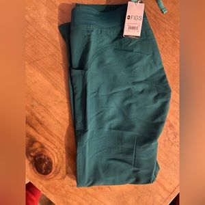 FIGS women Kade cargo hunter green scrub pants